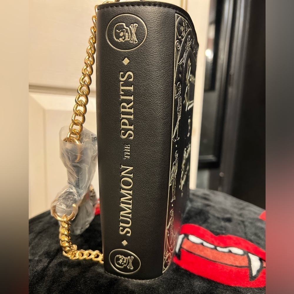 🖤💀NWT-MAD ENGINE “SUMMON THE SPIRITS” SUPER CUTE BOOK LOOKING CROSSBODY ☠️🖤 - Picture 7 of 14